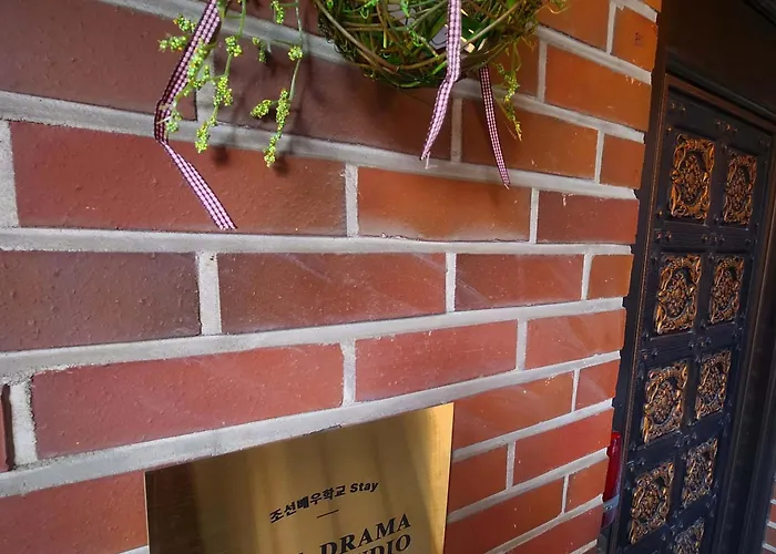 Villa K-drama Stay, 5-min Walk To Yeonsinnae Station, Gtx-a 5 Min To Station, Gyeongbokgung, Hongdae, 명동 & Bukhansan, Goyang Sports Complex, Sleeps 6
