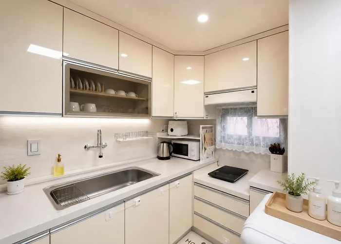 Villa K-drama Stay, 5-min Walk To Yeonsinnae Station, Gtx-a 5 Min To Station, Gyeongbokgung, Hongdae, 명동 & Bukhansan, Goyang Sports Complex, Sleeps 6 *